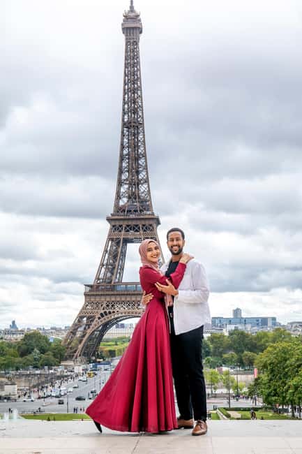 Paris: Photoshoot Around Eiffel Tower with 55 Edited Photos - How the Guides Personalize Your Photoshoot