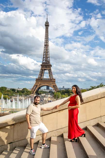 Paris: Photoshoot Around Eiffel Tower with 55 Edited Photos - The Experience of a Private, Group Photoshoot