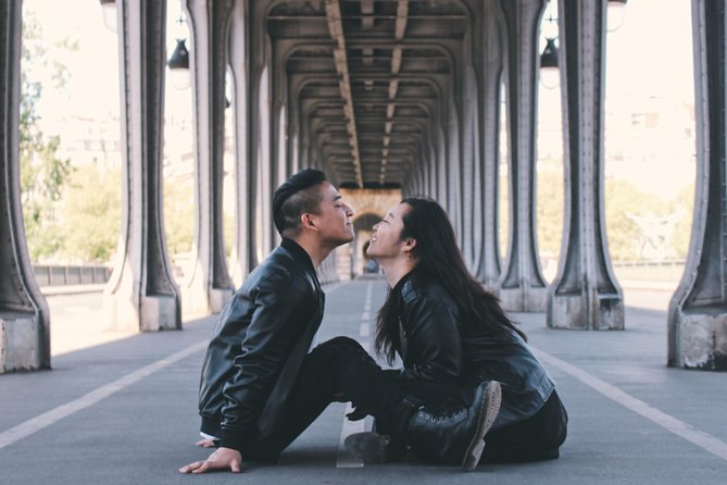 Paris Photoshoot Tour with Professional Photographer - Key Points