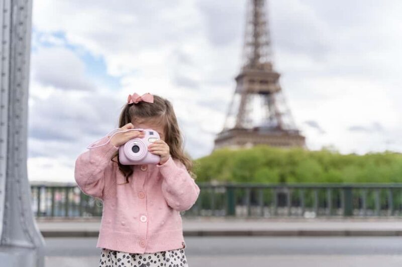 Paris: Premium Photoshoot with Iconic Eiffel Tower Views - The Photographer’s Expertise and Personal Touch