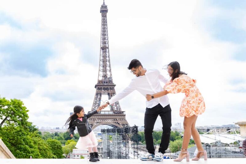 Paris: Premium Photoshoot with Iconic Eiffel Tower Views - Fast Turnaround and High-Quality Digital Photos