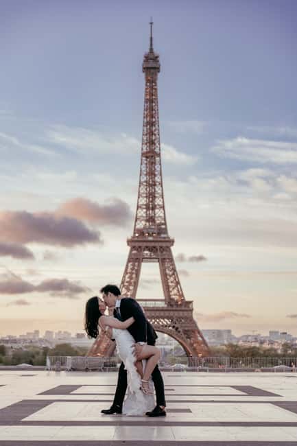 Paris: Premium Professional Photo Shoot - Meeting Point Near the Eiffel Tower for Easy Access