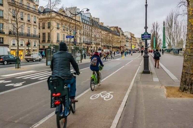 Paris : Private Bike Tour With A Guide - Experience Paris on a Private Guided Bicycle Tour