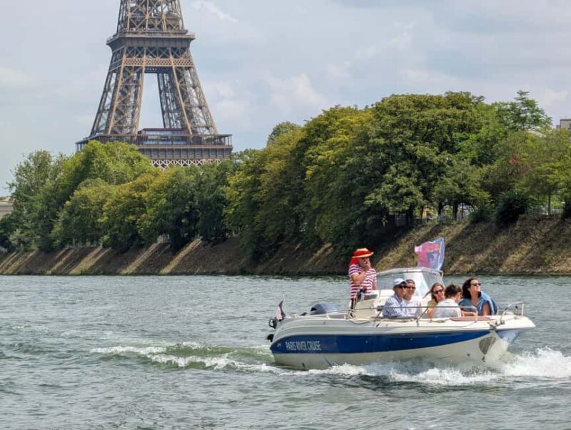 Paris private boat Seine River start near Eiffel Tower - The Boat: Comfort and Practical Features