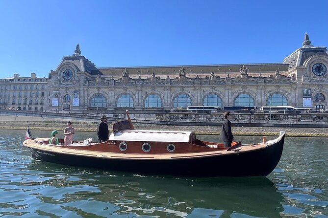 Paris Private Boat Tour with Champagne - Key Points