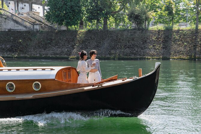 Paris Private Boat Tour with Champagne - Practical Details: Meeting Point and Accessibility