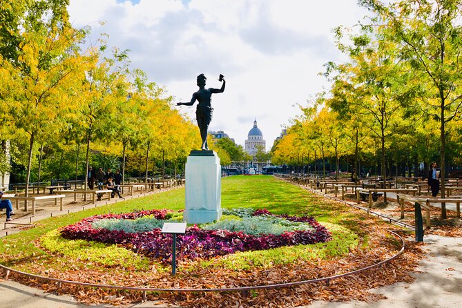 Paris: Private City Tour by Car with Driver and Guide - Visiting the Luxurious Galeries Lafayette and Place Vendôme