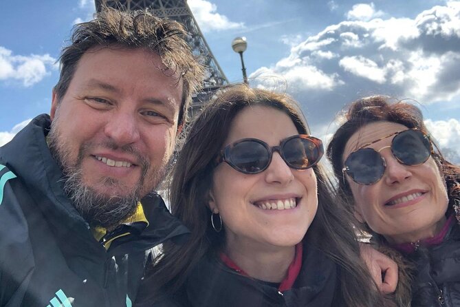 Paris : Private Custom Walking Tour with A Guide (Private Tour) - Convenience of Mobile Tickets and Group Discounts