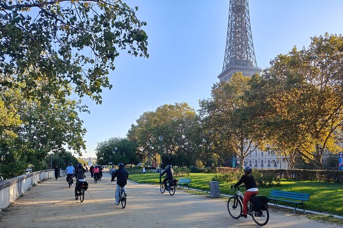 Paris : Private electric bike tour with wine and cheese tasting - The Guide’s Role and Tour Atmosphere