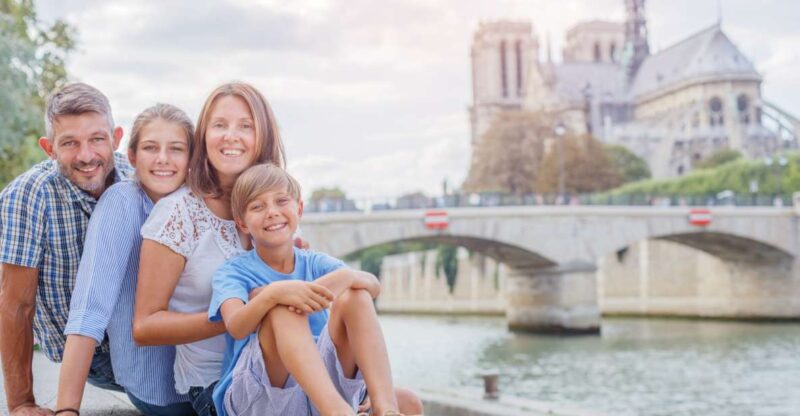 Paris: Private Family Tour, Highlights and Museum Visit - Exploring the Pont des Arts and Romantic Bridges