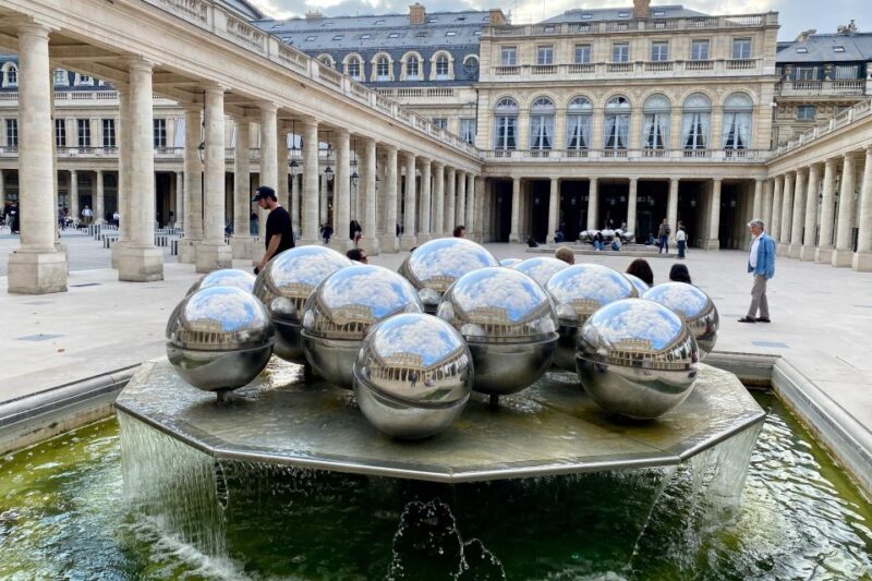 Paris Private Full Day 7 Iconic Sights City tour by Mercedes - Discovering Montmartre and Sacré-Cœur in a Guided Walk