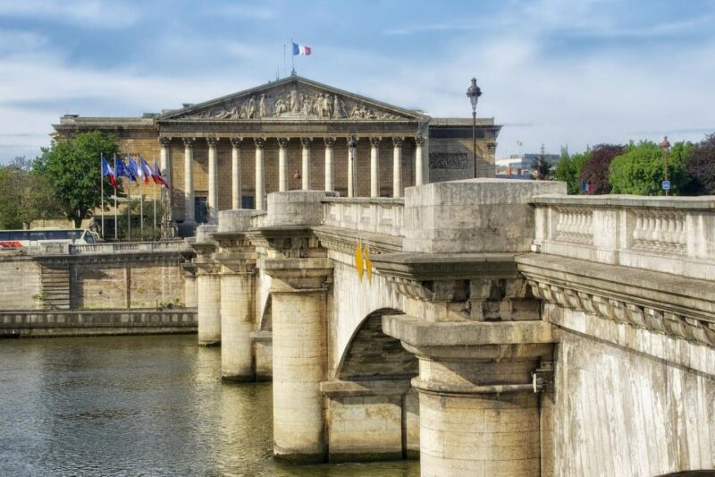 Paris Private Full Day 7 Iconic Sights City tour by Mercedes - Exploring the Latin Quarter and Notre-Dame