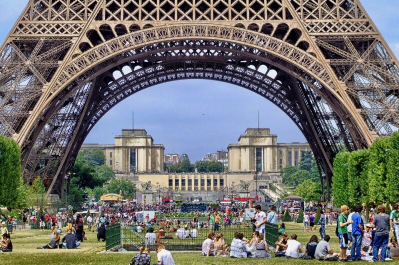 Paris Private Full Day 7 Iconic Sights City tour by Mercedes - A Seaside Cruise Along the Seine River