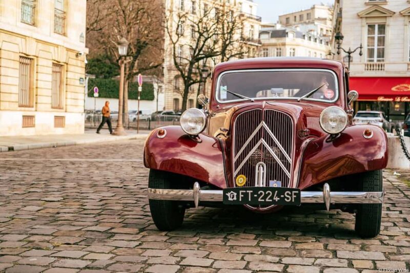 Paris: Private Guided City Tour in a Traction Avant or DS 21 - Vintage Cars Bring Paris Landmarks to Life