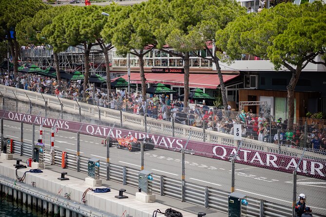 Paris Private Guided Professional Photoshoot - Customizable Locations and Flexibility