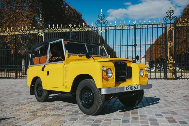 Paris: Private Guided Tour in a vintage Land Rover - The Experience in a Stylish Vintage Vehicle