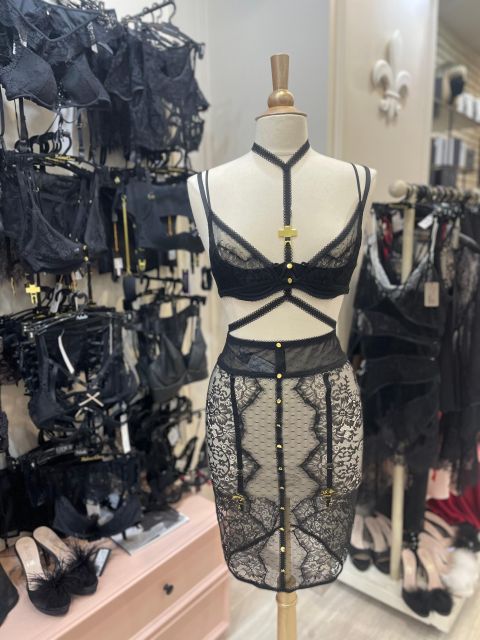 Paris: Private Lingerie Fitting activity - Logistics and Group Flexibility