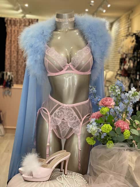 Paris: Private Lingerie Fitting activity - The Experience Provider and Customer Satisfaction