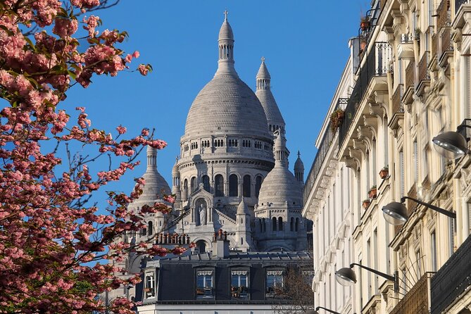 Paris Private Montmarte Tour : Sacre Coeur with Expert Guide - Visiting the Moulin Rouge and Café des Deux Moulins