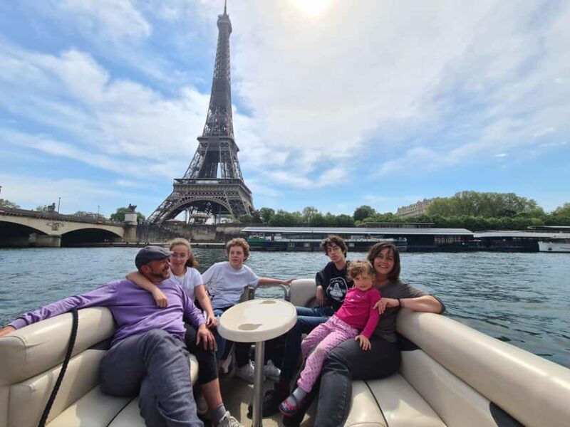 Paris: Private pontoon boat cruise on the Seine - Key Points