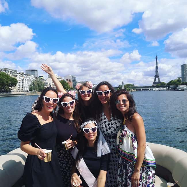 Paris: Private pontoon boat cruise on the Seine - What Makes This Tour Stand Out: Privacy and Personalization