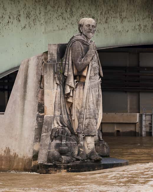 Paris: Private Seine River Cruise - Discover Paris from a Private Seine River Boat