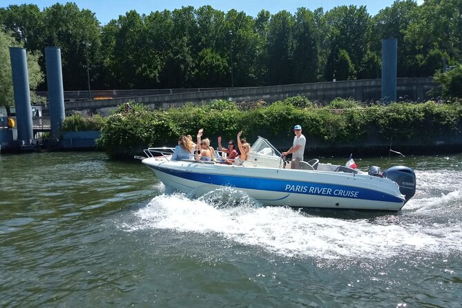 Paris Private Seine River Cruise with Captain - The Experience Led by Captain Alexis