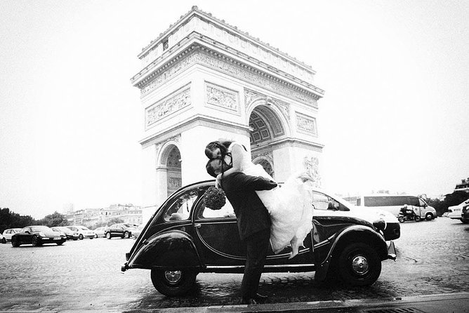 Paris Private Tour: Romantic Tour in a 2CV - The Experience in a Classic French Car