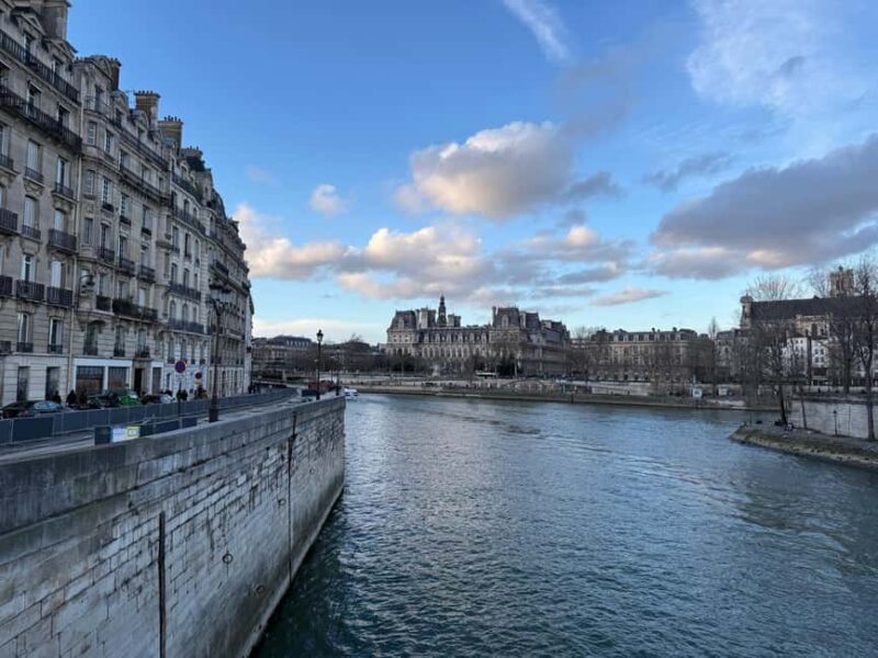 Paris: Private Walking Tour with Notre Dame Medal - Key Points