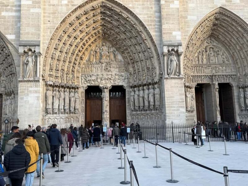 Paris: Private Walking Tour with Notre Dame Medal - The Starting Point at Hôtel de Ville