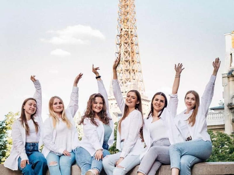 Paris: Professional Photographer - How the Photographer Guides You at Prime Locations