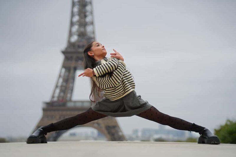 Paris: Professional Photoshoot by the Eiffel Tower - Accessibility and Group Size