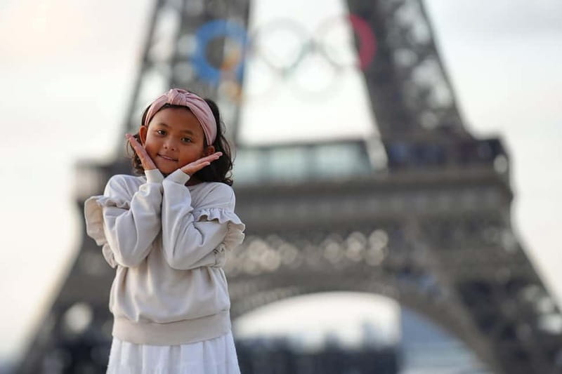 Paris: Professional Photoshoot by the Eiffel Tower - The Pricing and Booking Flexibility