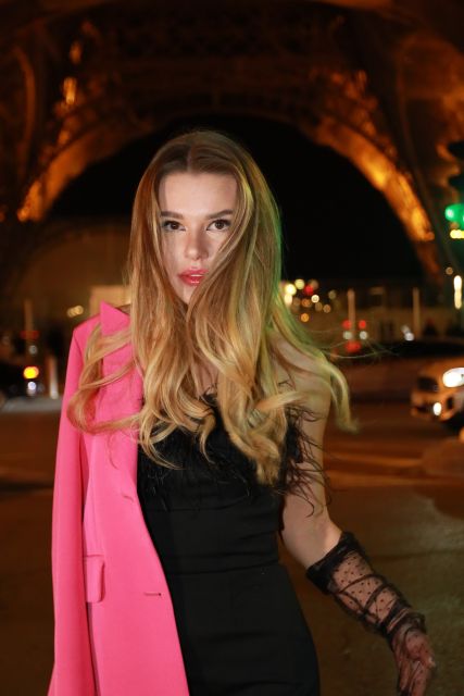 Paris: Professional Photoshoot with 300+ Photos + 1 present - Key Points