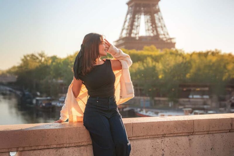 Paris: Professional Photoshoot with the Eiffel Tower - Key Points
