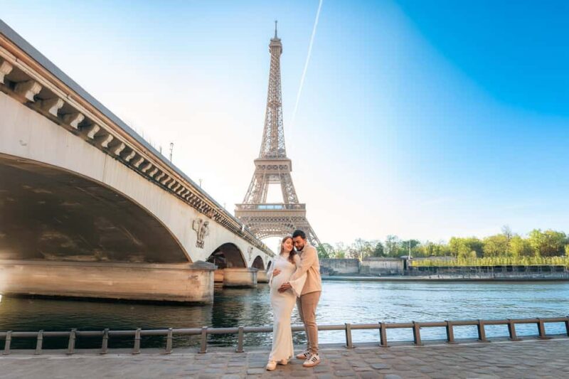 Paris: Professional Photoshoot with the Eiffel Tower - Who Will Love This Photoshoot?