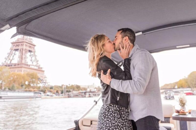 Paris Proposal / Private River Cruise + Photographer 1h - Key Points