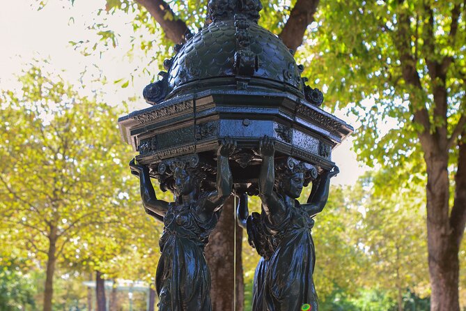 Paris Revolutionary Walking Tour: Iconic French Sights & Stories - Relaxing Walk Through Jardin des Tuileries