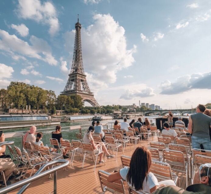 Paris : Rivercruise and Louvre guided tour SEMI PRIVATE - Scenic Seine River Cruise with Paris Landmarks
