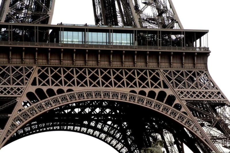 Paris: Romantic Valentine's Day dinner in the Eiffel Tower - Practical Details: Access, Timing, and Dress Code