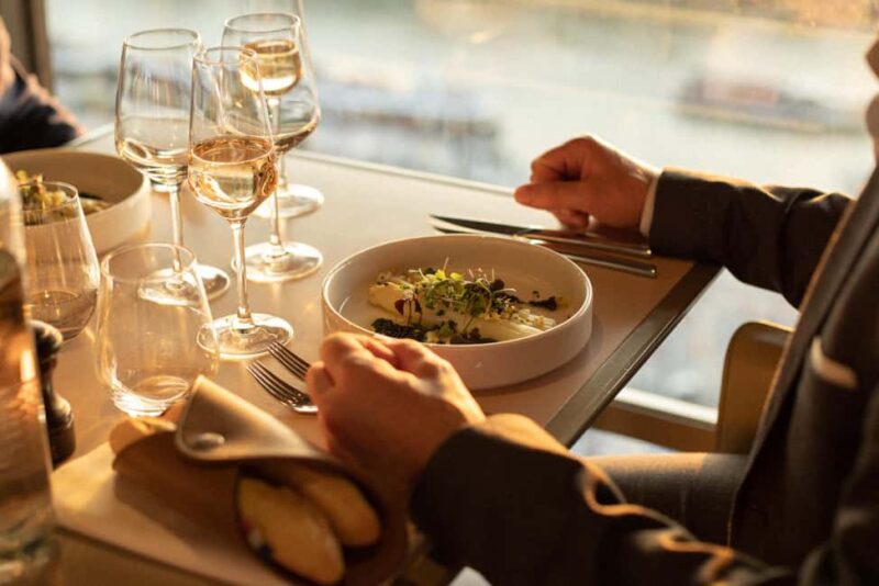 Paris: Romantic Valentine's Day dinner in the Eiffel Tower - Is This Tour Right for You?