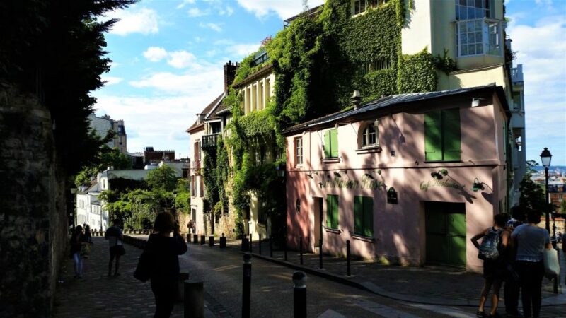 Paris: Sacré-Coeur and Montmartre Tour with Expert Guide - The Significance of Place du Tertre