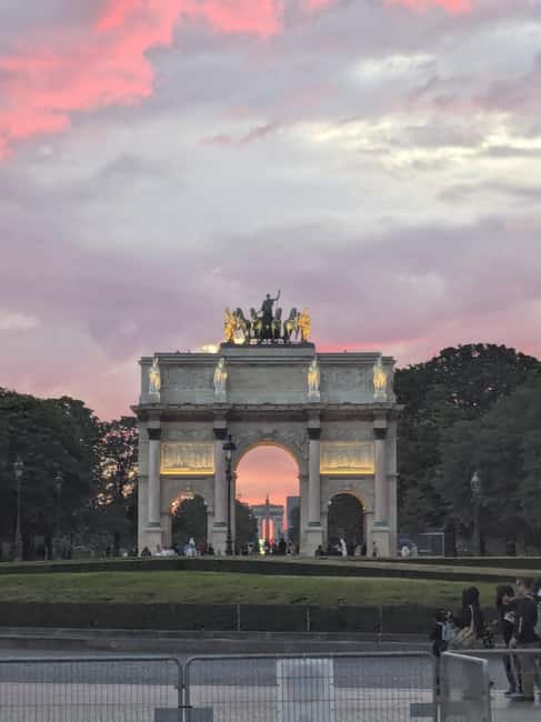 Paris : Scandals Guided Walking Tour - Key Points