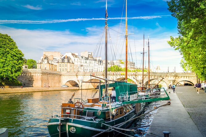 Paris Scavenger Hunt and Highlights Self-Guided Tour - Starting Point at the Eiffel Tower for Flexible Exploration