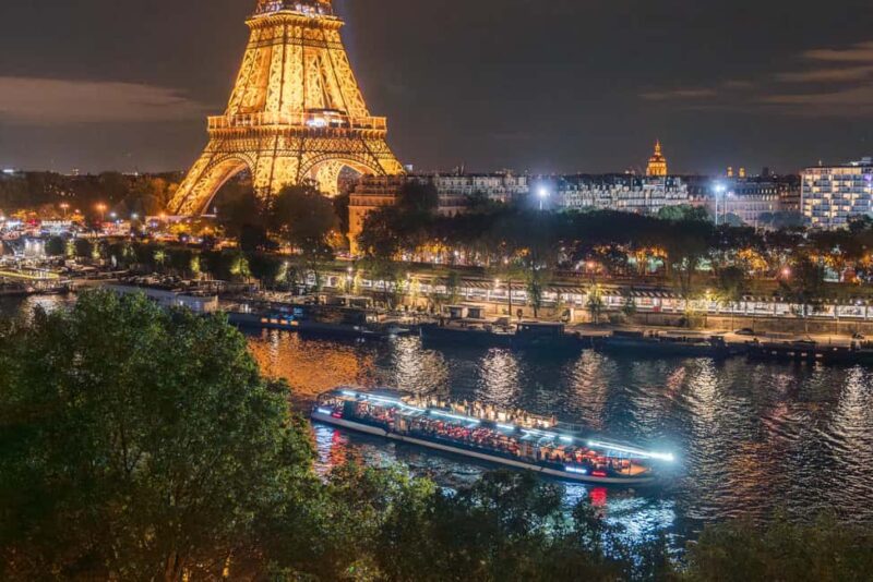 Paris : Scenic Cruise on the Seine River with Champagne - Champagne and Sharing Moments Aboard