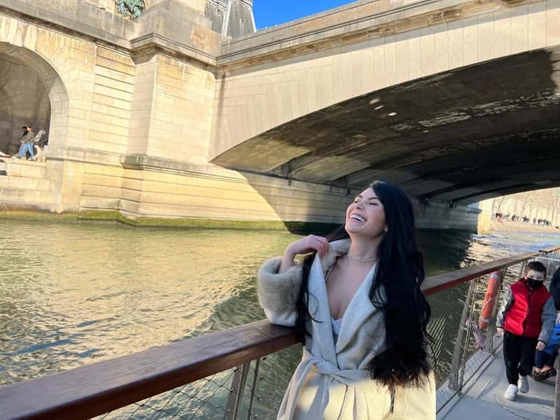 Paris: Seine Cruise with French Music Playlist & Postcard - The Route: From the Eiffel Tower to the Historic Heart of Paris