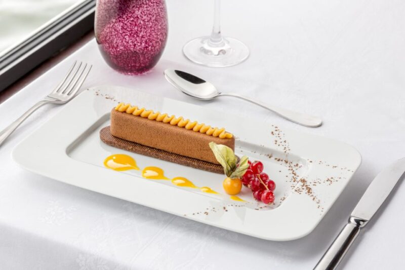 Paris: Seine River Cruise with 3-Course Dinner & Live Music - Gourmet 3-Course Meal with Drinks