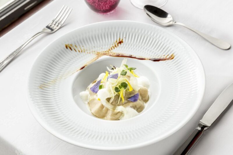 Paris: Seine River Cruise with 3-Course Dinner & Live Music - The Music, Atmosphere, and Comfort