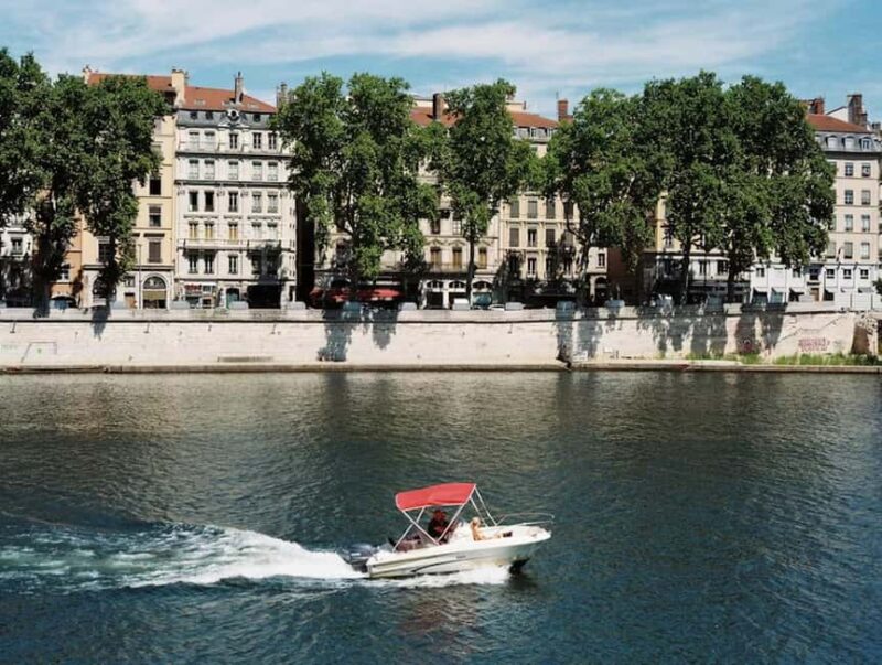 Paris: Seine River Cruise with Aperitif Basket in Boulogne - Comparing with Similar Experiences