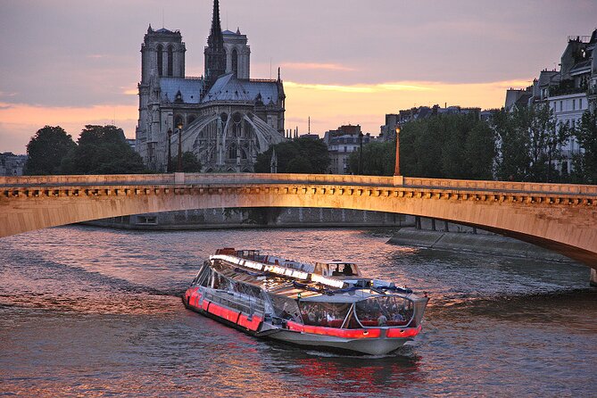 Paris Seine River Dinner Cruise with Live Music by Bateaux Mouches - Experience the Landmarks Up Close and Personal